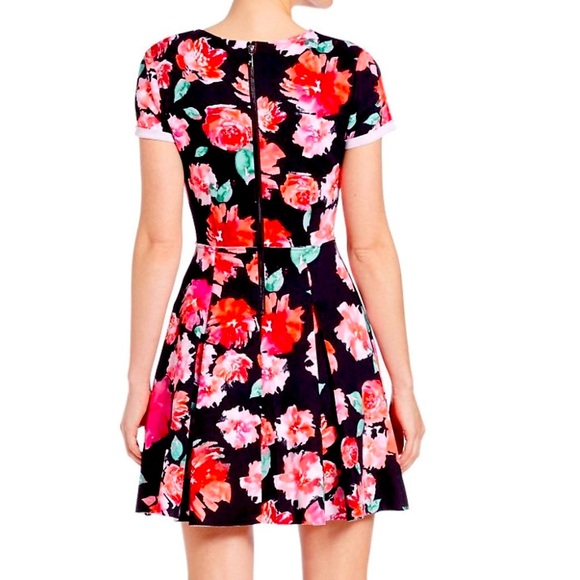 Scuba Guess Pleated Floral Fit-and-Flare Dress. - Picture 5 of 12